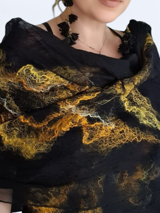 Szal jedwabno wełniany elegancki czarno złoty