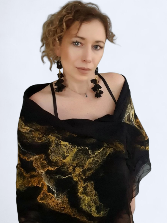 Szal jedwabno wełniany elegancki czarno złoty