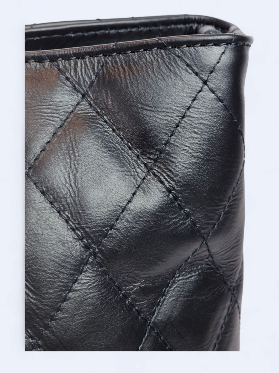 Klasyczna czarna pikowana torebka