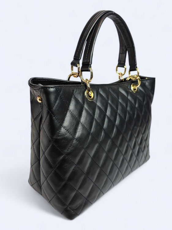 Klasyczna czarna pikowana torebka