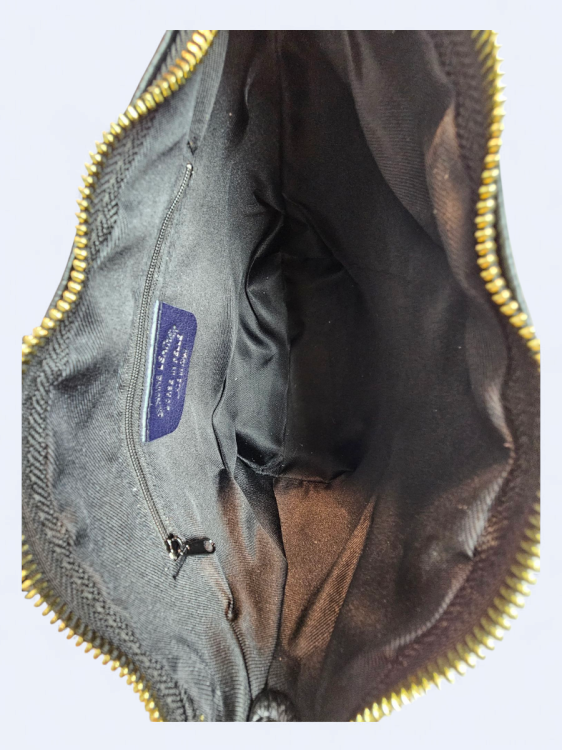 Czarna torebka listonoszka