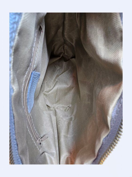 Niebieska torebka listonoszka