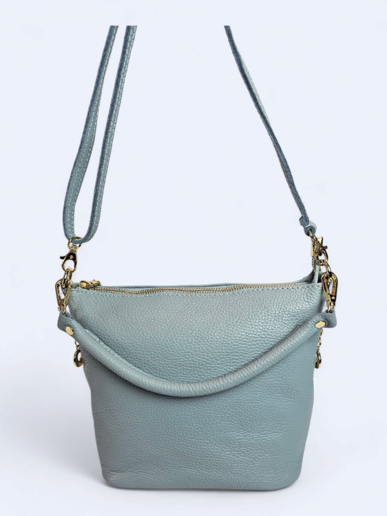 Niebieska torebka listonoszka