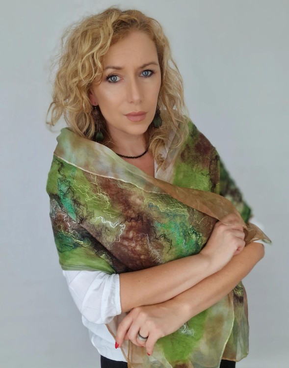 Szal jedwabno wełniany elegancki zwiewny zielony z brązem
