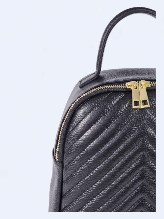 Stylowy skórzany plecak w jodełkę czarny