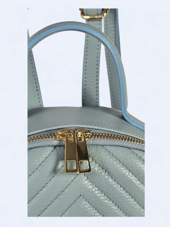 Stylowy skórzany plecak w jodełkę błękitny