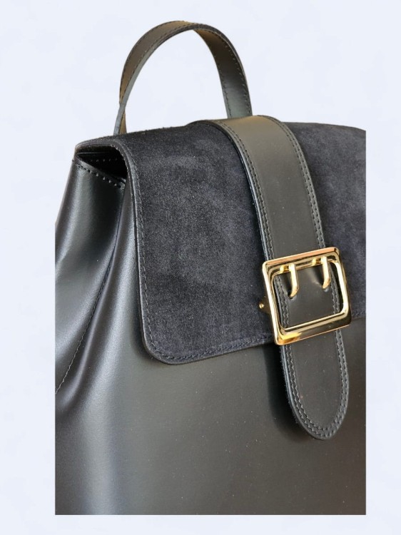 Elegancki skórzany plecak z klamrą czarny