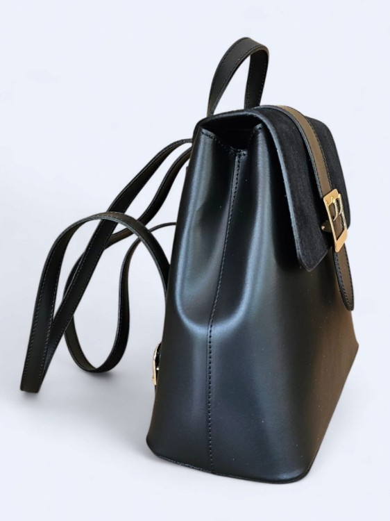 Elegancki skórzany plecak z klamrą czarny