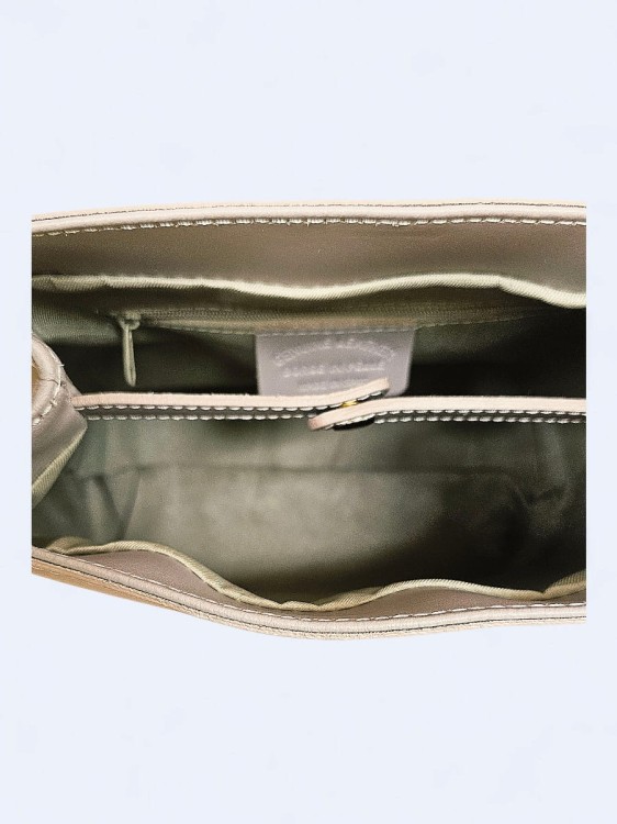 Elegancki skórzany plecak z klamrą powder