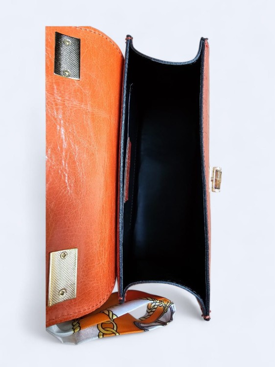 Elegancka torebka kuferek ze skóry naturalnej – rdza