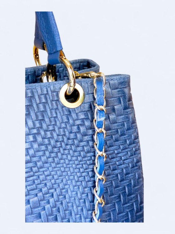 Klasyczna torebka z plecionym wzorem niebieska