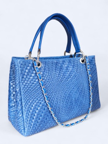 Klasyczna torebka z plecionym wzorem niebieska