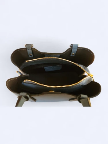 Skórzana torebka kuferek