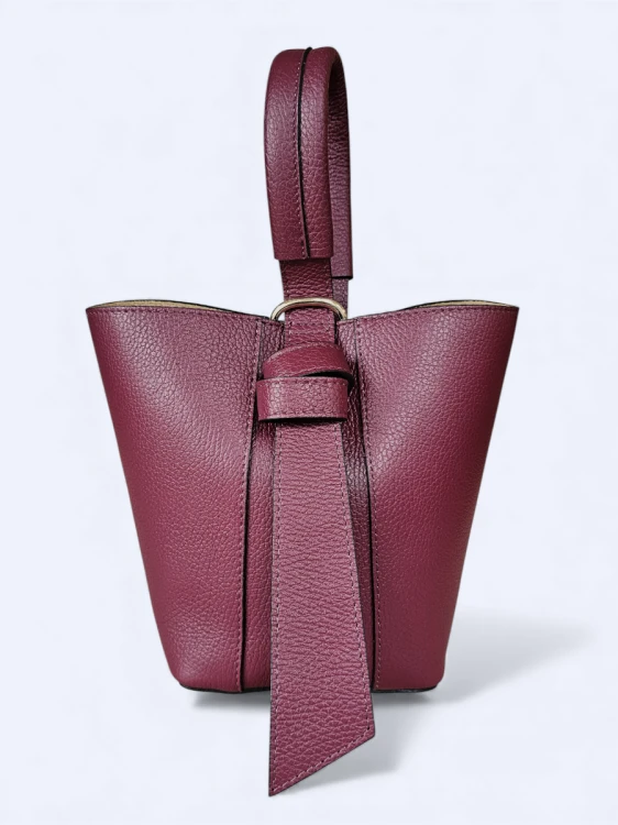 Skórzana torba w modnym głębokim bordowym kolorze
