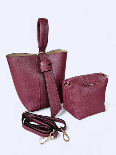 Skórzana torba w modnym głębokim bordowym kolorze