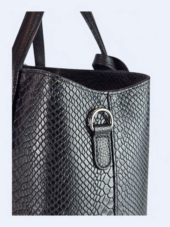 Elegancki kuferek z tłoczonej skóry czarny