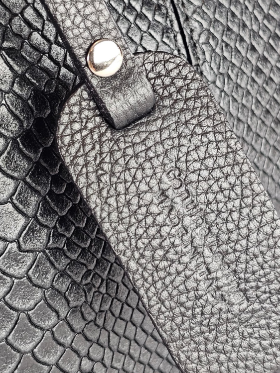 Elegancki kuferek z tłoczonej skóry czarny