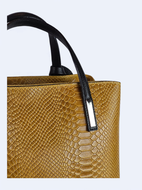 Elegancki kuferek z tłoczonej skóry musztardowy